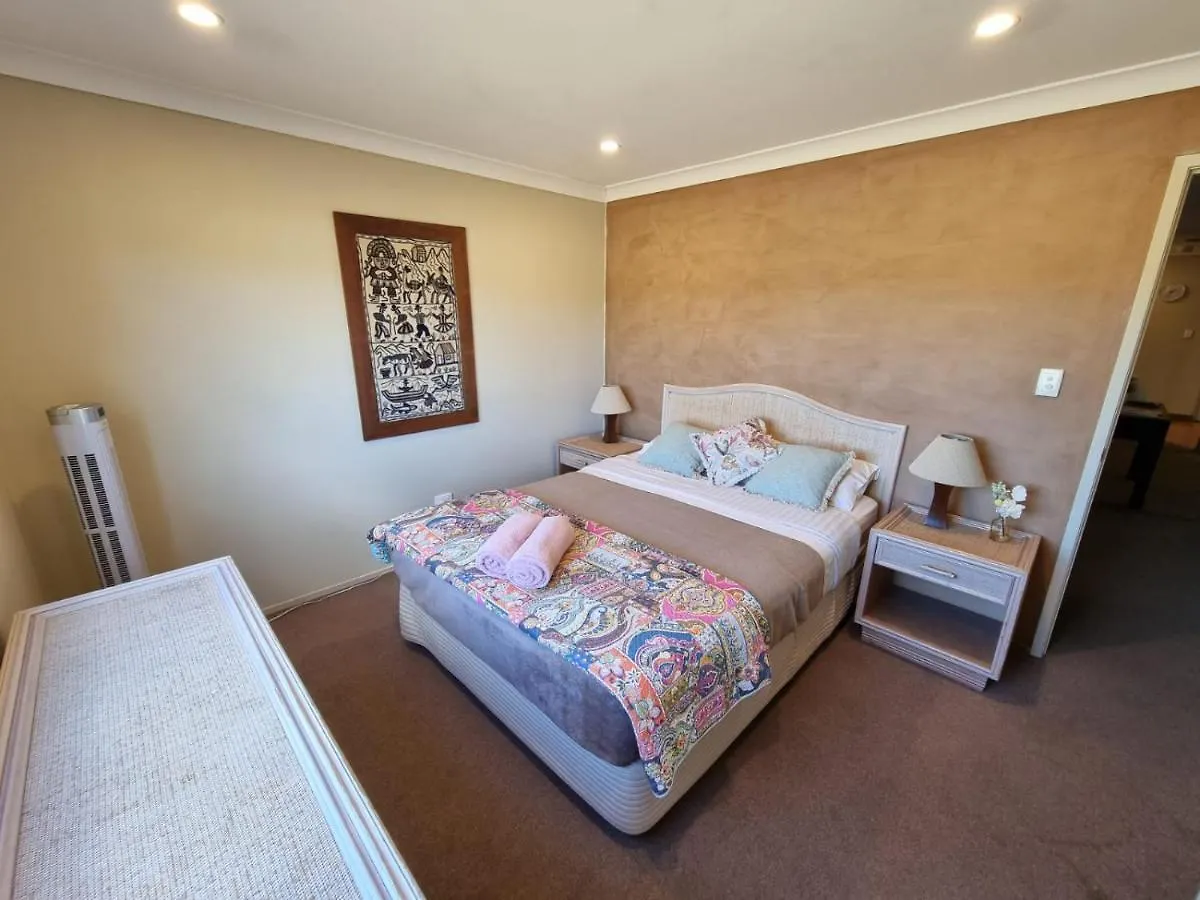 Clandulla Cottages & Farmstay Boyland 0*,
